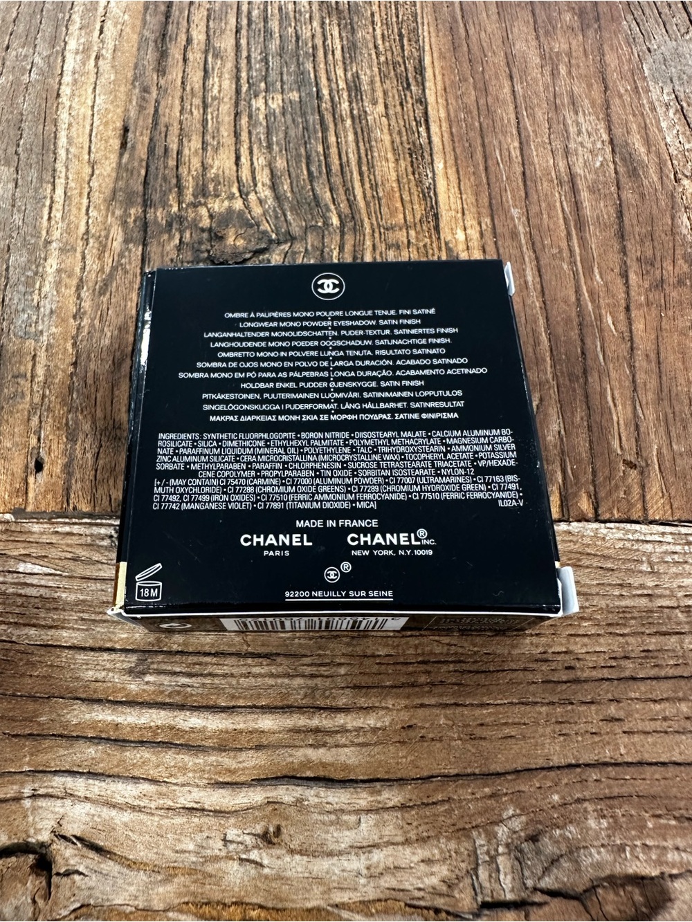 CHANEL Ombre Première Powder Eyeshadow - Black & Gold Packaging - Picture 3 of 8